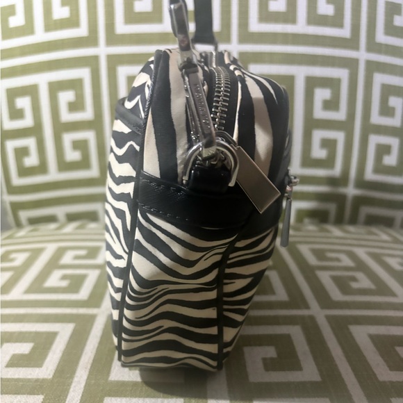 SOLD! Michael Kors Jet Set Charm Pocket Large Signature Clutch Crossbody Bag - Picture 2 of 6